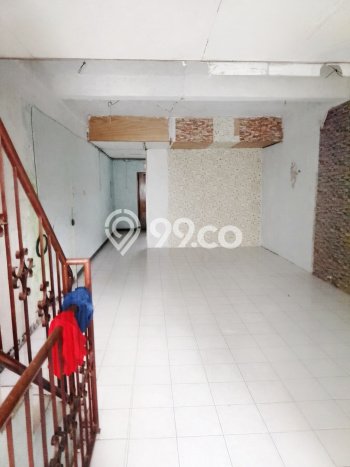 Ruko Dijual di Prime Area Jakarta Barat Luas 240m2 Ruko Dijual di Prime Area Jakarta Barat Luas 240m2