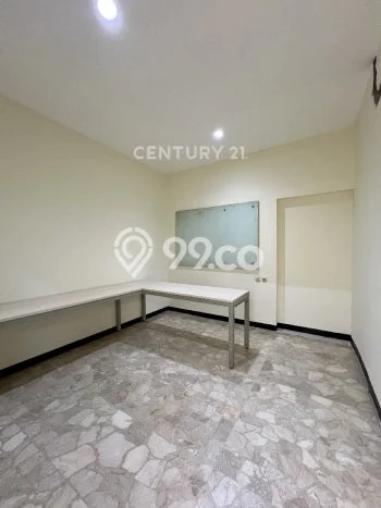 Rumah Nyaman di Cempaka Putih, 4 KT, Lingkungan Tenang, LT 124m2m² LB 190m2m² Rumah Nyaman di Cempaka Putih, 4 KT, Lingkungan Tenang, LT 124m2m² LB 190m2m²