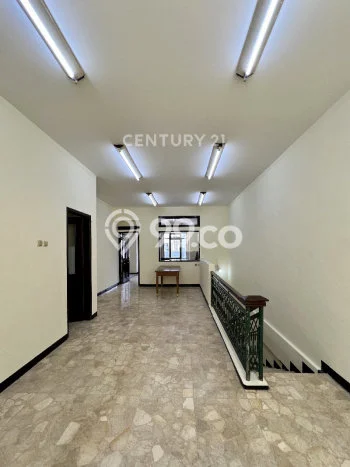 Rumah Nyaman di Cempaka Putih, 4 KT, Lingkungan Tenang, LT 124m2m² LB 190m2m² Rumah Nyaman di Cempaka Putih, 4 KT, Lingkungan Tenang, LT 124m2m² LB 190m2m²