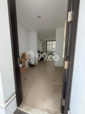 Rumah Elit Modern Tanpa Renovasi di Citraland Surabaya Rumah Elit Modern Tanpa Renovasi di Citraland Surabaya