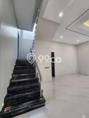 Rumah Luxury Modern Tanpa Renovasi di Pakuwon Indah Surabaya Rumah Luxury Modern Tanpa Renovasi di Pakuwon Indah Surabaya