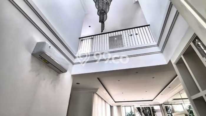 Disewakan! Rumah 4 Kamar Tidur &
4 Kamar Mandi di Pakuwon Indah, Surabaya Disewakan! Rumah 4 Kamar Tidur &
4 Kamar Mandi di Pakuwon Indah, Surabaya