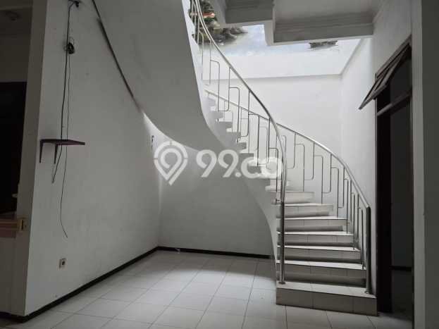 UNIT LANGKA! Rumah di Darmo permai, 2 KM, Pemandangan Kota, LT 200m2m² Bangunan 300m2m² UNIT LANGKA! Rumah di Darmo permai, 2 KM, Pemandangan Kota, LT 200m2m² Bangunan 300m2m²