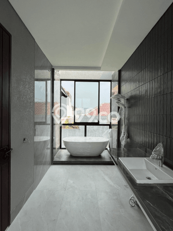 Rumah Asri area Pakuwon Indah, Akses ke Pakuwon Indah, Surabaya, Surabaya - LT 228m2m² Rumah Asri area Pakuwon Indah, Akses ke Pakuwon Indah, Surabaya, Surabaya - LT 228m2m²