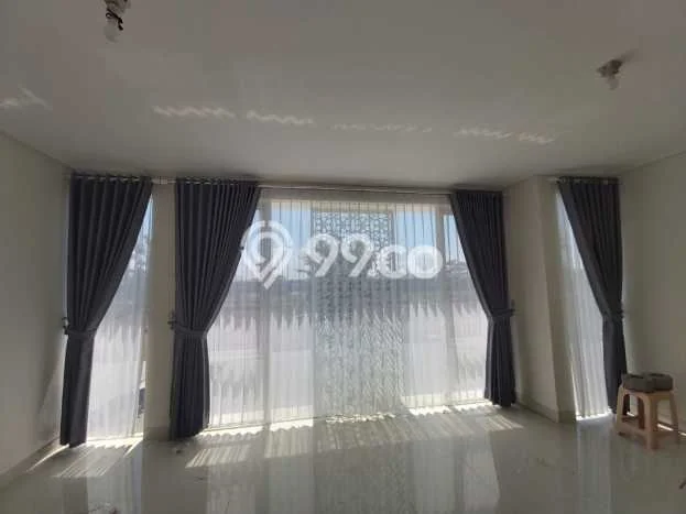 Disewakan! Rumah 3 Kamar Tidur &
2 Kamar Mandi di Pakuwon Indah, Surabaya Disewakan! Rumah 3 Kamar Tidur &
2 Kamar Mandi di Pakuwon Indah, Surabaya