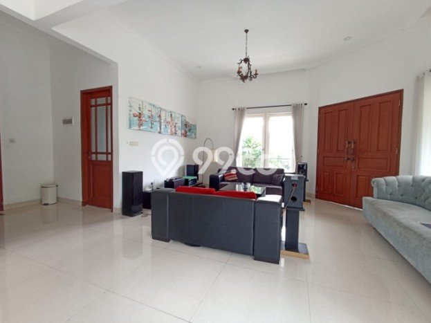 Rumah Mewah LB 360m2 Siap Pakai Desain Elegan di Cinere, Jakarta Selatan Rumah Mewah LB 360m2 Siap Pakai Desain Elegan di Cinere, Jakarta Selatan