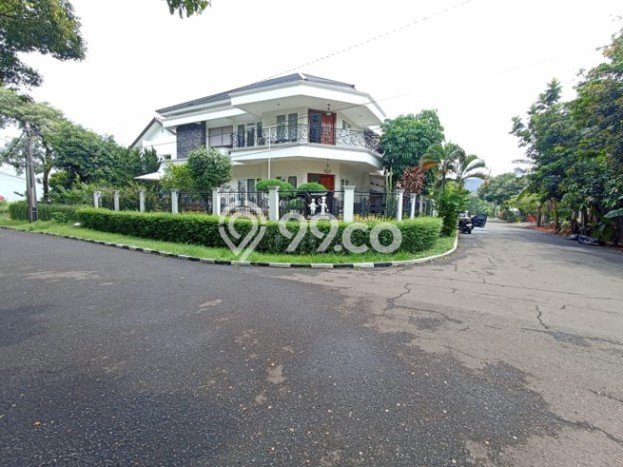 Rumah Mewah LB 360m2 Siap Pakai Desain Elegan di Cinere, Jakarta Selatan Rumah Mewah LB 360m2 Siap Pakai Desain Elegan di Cinere, Jakarta Selatan