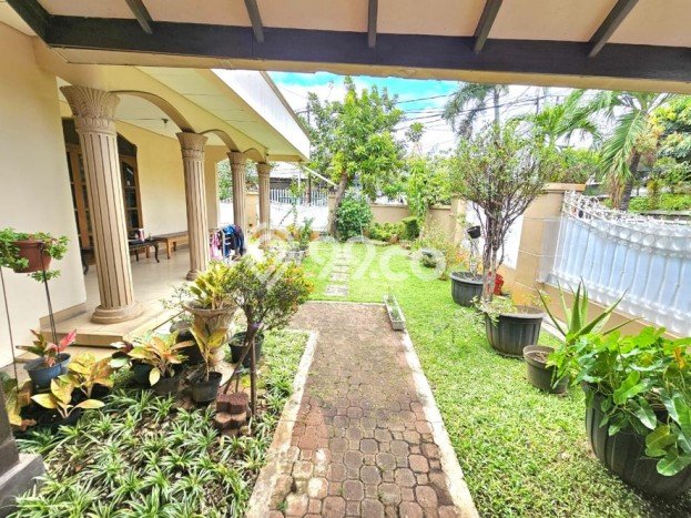Rumah Elit Modern Tanpa Renovasi di Rawamangun Jakarta Timur Rumah Elit Modern Tanpa Renovasi di Rawamangun Jakarta Timur
