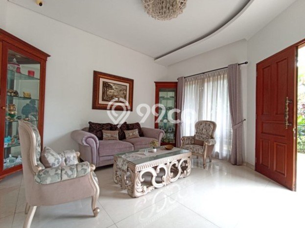 Rumah Mewah LB 360m2 Siap Pakai Desain Elegan di Cinere, Jakarta Selatan Rumah Mewah LB 360m2 Siap Pakai Desain Elegan di Cinere, Jakarta Selatan