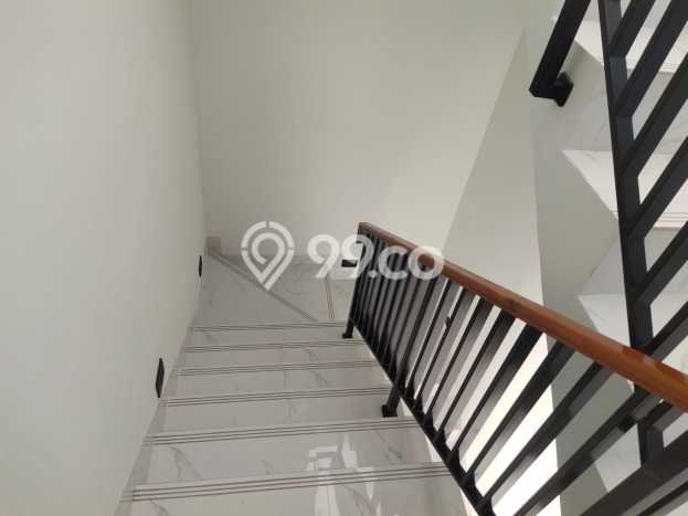 For Sale Hunian Rumah Terawat 4 KT di BSD Nusaloka, Tangerang For Sale Hunian Rumah Terawat 4 KT di BSD Nusaloka, Tangerang