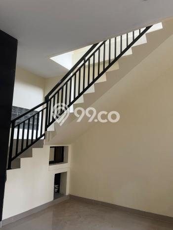 Rumah Mewah LB 250m2 Siap Pakai Desain Elegan di BSD Taman Crysant, Tangerang Rumah Mewah LB 250m2 Siap Pakai Desain Elegan di BSD Taman Crysant, Tangerang