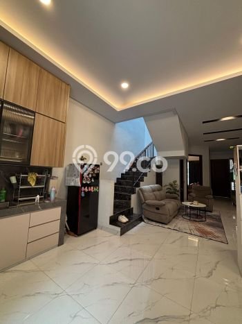 Rumah Elit LB 185m2 Siap Huni Desain Elegan di Meruya, Jakarta Barat Rumah Elit LB 185m2 Siap Huni Desain Elegan di Meruya, Jakarta Barat