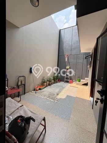 Rumah Elit LB 185m2 Siap Huni Desain Elegan di Meruya, Jakarta Barat Rumah Elit LB 185m2 Siap Huni Desain Elegan di Meruya, Jakarta Barat