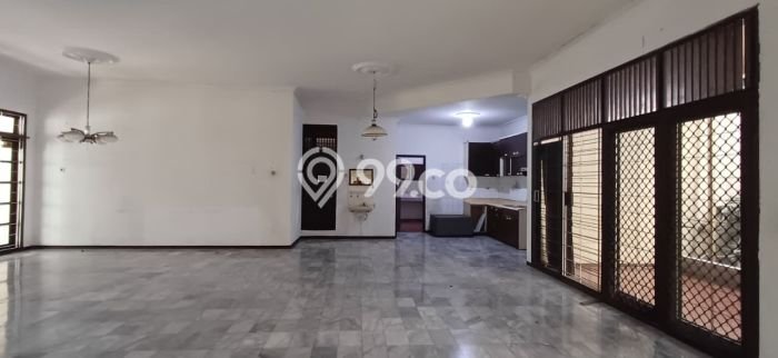 Rumah Eksklusif Siap Huni LT 300m2 di Kelapa Gading, Jakarta Utara Rumah Eksklusif Siap Huni LT 300m2 di Kelapa Gading, Jakarta Utara