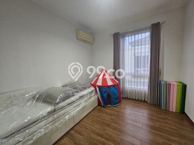 Disewakan! Rumah 4 Kamar Tidur &
3 Kamar Mandi di Alam Sutera, Tangerang Disewakan! Rumah 4 Kamar Tidur &
3 Kamar Mandi di Alam Sutera, Tangerang