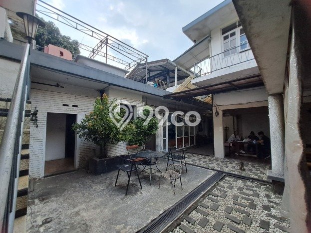 Hunian Elit LB 350m2 Siap Pakai Desain Elegan di Supratman, Bandung Hunian Elit LB 350m2 Siap Pakai Desain Elegan di Supratman, Bandung