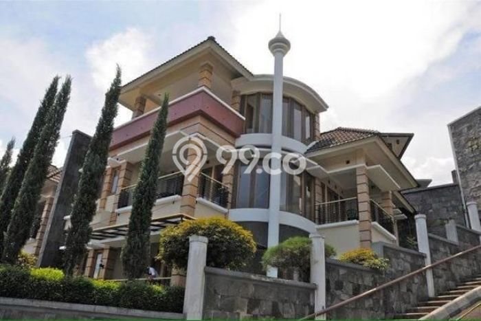 DIJUAL CEPAT! Rumah Sayap Dago, Bandung, LT 241m2m² LB 485m2m² DIJUAL CEPAT! Rumah Sayap Dago, Bandung, LT 241m2m² LB 485m2m²