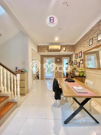 Dijual Rumah Luas Elegan Dengan View Eksklusif di Bintaro, Jakarta Selatan Dijual Rumah Luas Elegan Dengan View Eksklusif di Bintaro, Jakarta Selatan