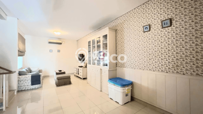 Rumah Mewah LB 300m2 Siap Pakai Desain Elegan di Bintaro, Jakarta Selatan Rumah Mewah LB 300m2 Siap Pakai Desain Elegan di Bintaro, Jakarta Selatan