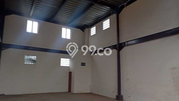 Unit Gudang Disewakan di Cengkareng Barat di Area Ramai & Strategis Unit Gudang Disewakan di Cengkareng Barat di Area Ramai & Strategis