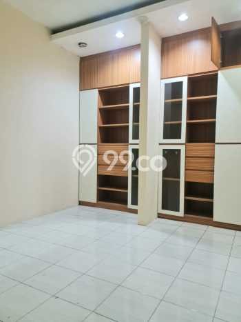 Sewa Rumah Harga Terjangkau di Jelambar Jakarta Barat Punya 6 Kamar Tidur Sewa Rumah Harga Terjangkau di Jelambar Jakarta Barat Punya 6 Kamar Tidur