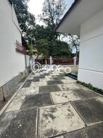 Lokasi strategis! Rumah siap huni disewakan di Klojen LB 500m2 Lokasi strategis! Rumah siap huni disewakan di Klojen LB 500m2