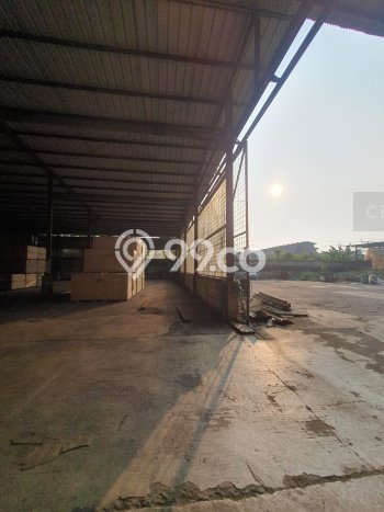 Unit Gudang Disewakan di Daan Mogot di Area Ramai & Strategis Unit Gudang Disewakan di Daan Mogot di Area Ramai & Strategis