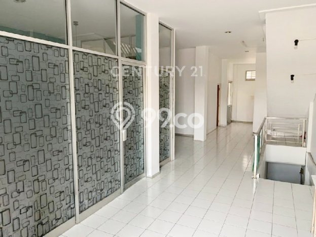Ruko Dijual di Jakarta Barat LT 175m2 & LB 250m2 Lokasi Terbaik! Ruko Dijual di Jakarta Barat LT 175m2 & LB 250m2 Lokasi Terbaik!