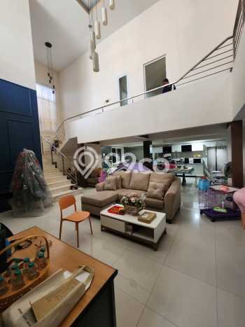 Rumah Elit LB 450m2 Siap Huni Desain Elegan di Kendangsari, Surabaya Rumah Elit LB 450m2 Siap Huni Desain Elegan di Kendangsari, Surabaya