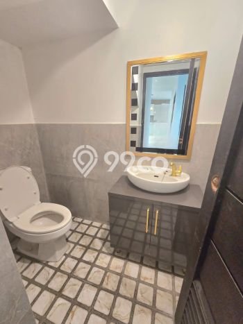 BEST PRICE! Rumah Berkualitas di Sektor 9-Bintaro, Luas 180m² Bangunan 200m² BEST PRICE! Rumah Berkualitas di Sektor 9-Bintaro, Luas 180m² Bangunan 200m²