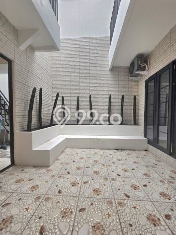 BEST PRICE! Rumah Berkualitas di Sektor 9-Bintaro, Luas 180m² Bangunan 200m² BEST PRICE! Rumah Berkualitas di Sektor 9-Bintaro, Luas 180m² Bangunan 200m²