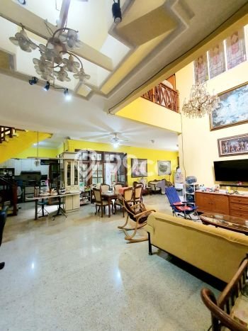 Rumah Berkelas 4 KT 3 KM di Kompleks Cluster Gandaria, Jakarta Selatan Rumah Berkelas 4 KT 3 KM di Kompleks Cluster Gandaria, Jakarta Selatan