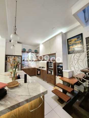 LISTING BARU! Rumah Premium di Sektor 9-Bintaro, LT 231m² LB 240m² LISTING BARU! Rumah Premium di Sektor 9-Bintaro, LT 231m² LB 240m²