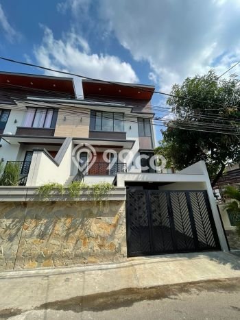 Rumah di Kalibata, Jakarta Selatan, LT 103m² LB 207m² Rumah di Kalibata, Jakarta Selatan, LT 103m² LB 207m²