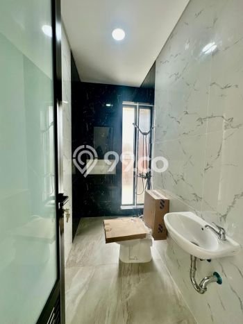 Rumah Strategis di BSD, Akses ke BSD, Tangerang, Tangerang - 3 KT Rumah Strategis di BSD, Akses ke BSD, Tangerang, Tangerang - 3 KT