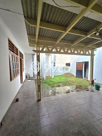 HARGA SPECIAL! Rumah Asri lokasi Bintaro, LT 180m² Bangunan 200m² HARGA SPECIAL! Rumah Asri lokasi Bintaro, LT 180m² Bangunan 200m²