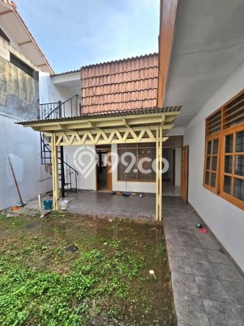HARGA SPECIAL! Rumah Asri lokasi Bintaro, LT 180m² Bangunan 200m² HARGA SPECIAL! Rumah Asri lokasi Bintaro, LT 180m² Bangunan 200m²