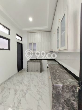 Siap Huni Hunian Elit 5 Kamar di BSD Dekat ke Mana Pun Siap Huni Hunian Elit 5 Kamar di BSD Dekat ke Mana Pun