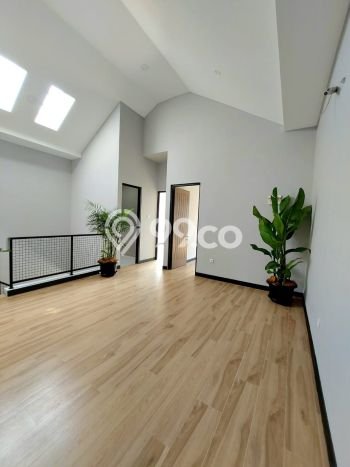 Dijual Murah Rumah dengan 4 Kamar Tidur dan 3 Kamar Mandi di Area BSD, Tangerang Dijual Murah Rumah dengan 4 Kamar Tidur dan 3 Kamar Mandi di Area BSD, Tangerang