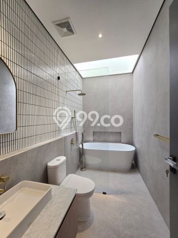 BEST OFFER! Rumah Untuk Investasi area BSD City, Luas 208m² LB 245m² BEST OFFER! Rumah Untuk Investasi area BSD City, Luas 208m² LB 245m²