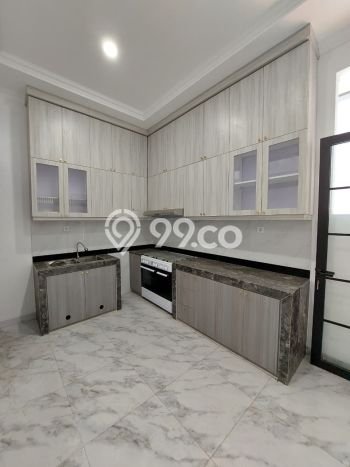 Siap Huni Hunian Elit 5 Kamar di BSD Dekat ke Mana Pun Siap Huni Hunian Elit 5 Kamar di BSD Dekat ke Mana Pun