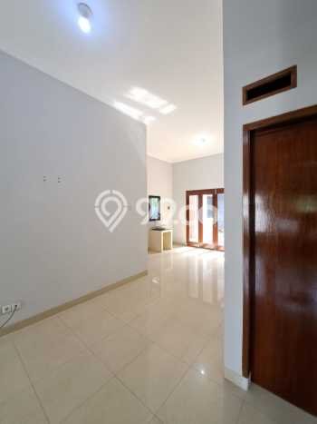 Rumah Lingkungan Asri kawasan Bintaro, Tangerang Selatan, Luas 180m² LB 160m² Rumah Lingkungan Asri kawasan Bintaro, Tangerang Selatan, Luas 180m² LB 160m²