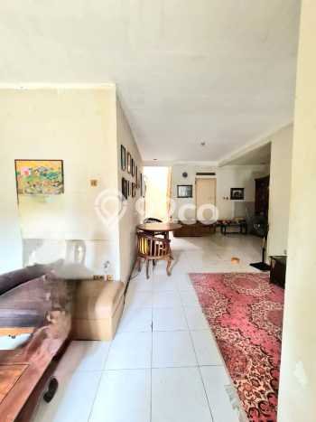 Rumah dengan Lokasi Strategis 5 KT di Sektor 2 - Bintaro, Jakarta Selatan Rumah dengan Lokasi Strategis 5 KT di Sektor 2 - Bintaro, Jakarta Selatan