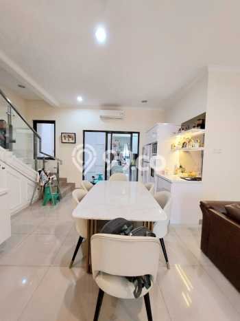 Rumah Luxury Modern Siap Huni di Lebak Bulus Jakarta Selatan Rumah Luxury Modern Siap Huni di Lebak Bulus Jakarta Selatan