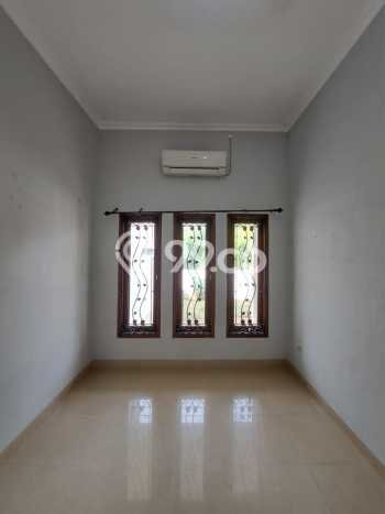 Rumah Lingkungan Asri kawasan Bintaro, Tangerang Selatan, Luas 180m² LB 160m² Rumah Lingkungan Asri kawasan Bintaro, Tangerang Selatan, Luas 180m² LB 160m²