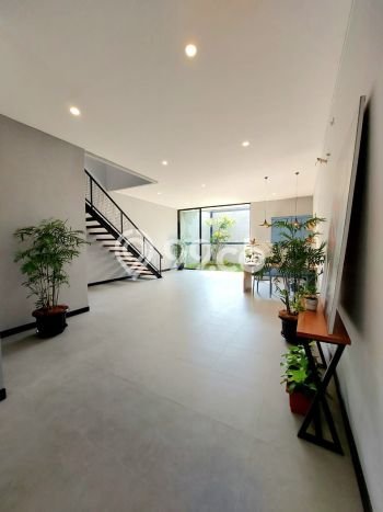 Dijual Murah Rumah dengan 4 Kamar Tidur dan 3 Kamar Mandi di Area BSD, Tangerang Dijual Murah Rumah dengan 4 Kamar Tidur dan 3 Kamar Mandi di Area BSD, Tangerang