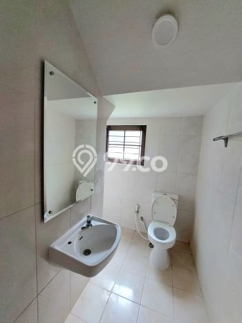 Rumah Mewah dengan Luas Tanah 180m² di Lingkungan Asri BSD, Tangerang Rumah Mewah dengan Luas Tanah 180m² di Lingkungan Asri BSD, Tangerang