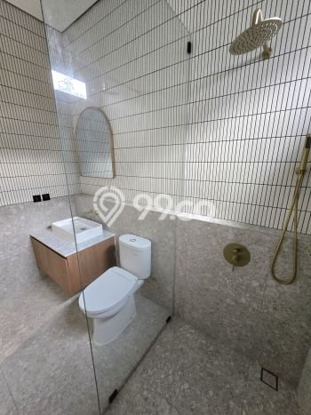 BEST OFFER! Rumah Untuk Investasi area BSD City, Luas 208m² LB 245m² BEST OFFER! Rumah Untuk Investasi area BSD City, Luas 208m² LB 245m²