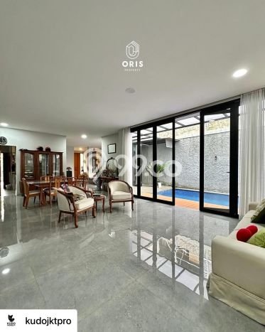 Hunian Eksklusif Siap Huni LT 370m2 di Cilandak, Jakarta Selatan Hunian Eksklusif Siap Huni LT 370m2 di Cilandak, Jakarta Selatan