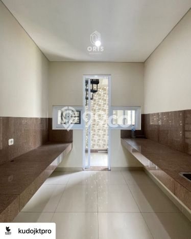 Ready to Use! Premium House LT 138m2 Desain Modern di TB Simatupang Ready to Use! Premium House LT 138m2 Desain Modern di TB Simatupang